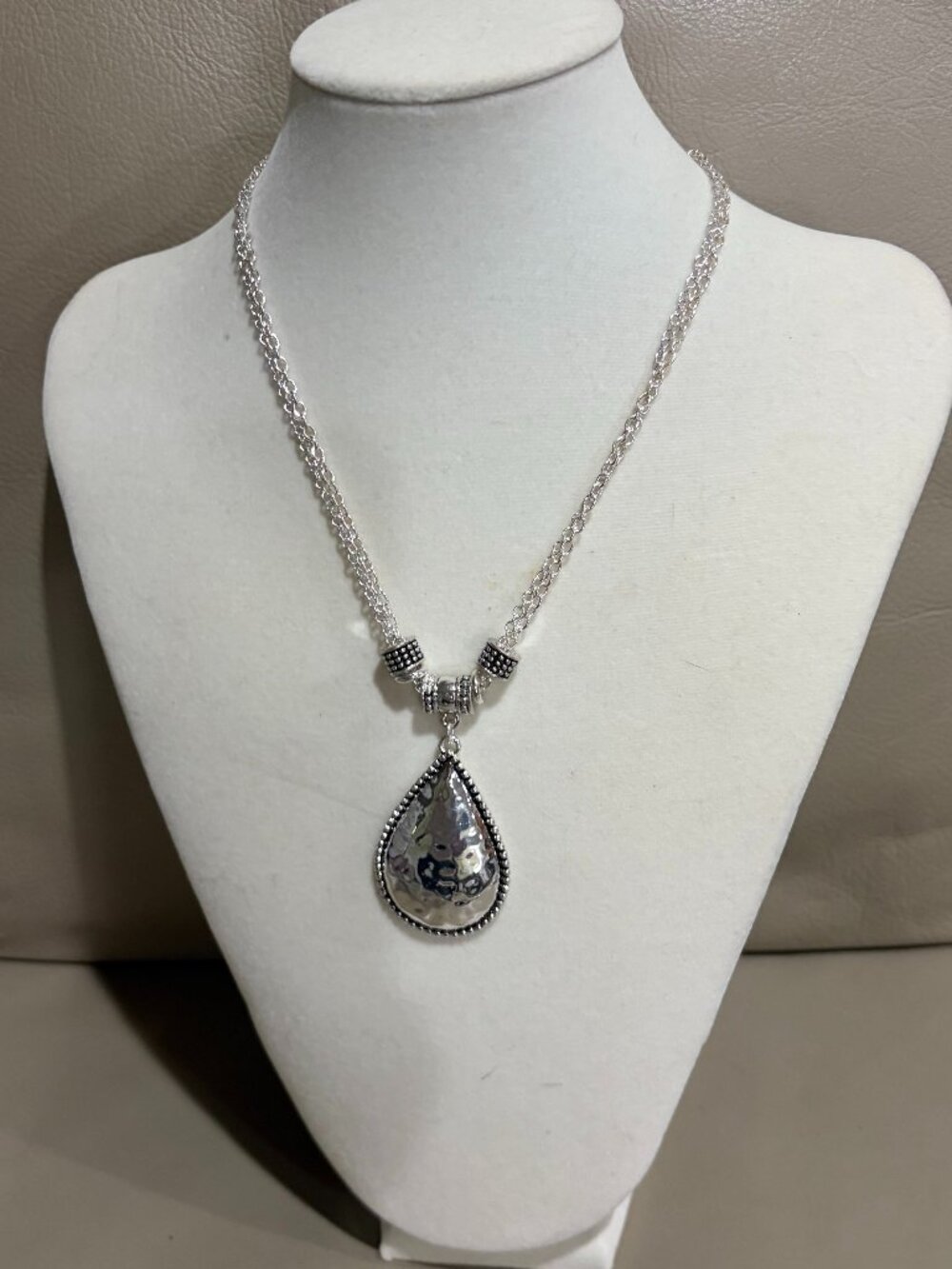 Fashion necklace (Preowned)